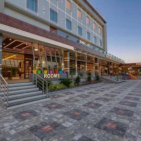 Hotel Decent Unjha Buitenkant foto