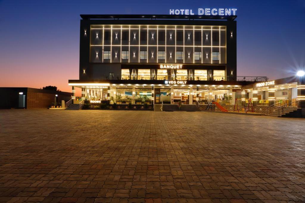 Hotel Decent Unjha Buitenkant foto