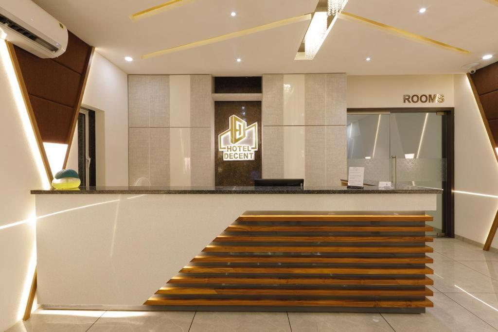 Hotel Decent Unjha Buitenkant foto