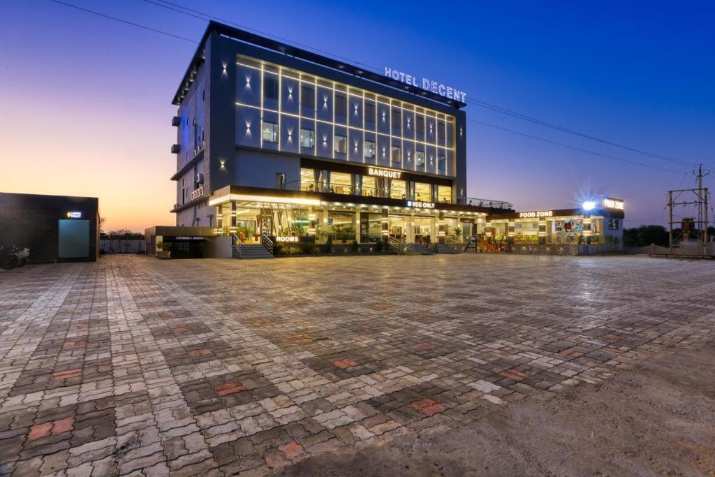 Hotel Decent Unjha Buitenkant foto