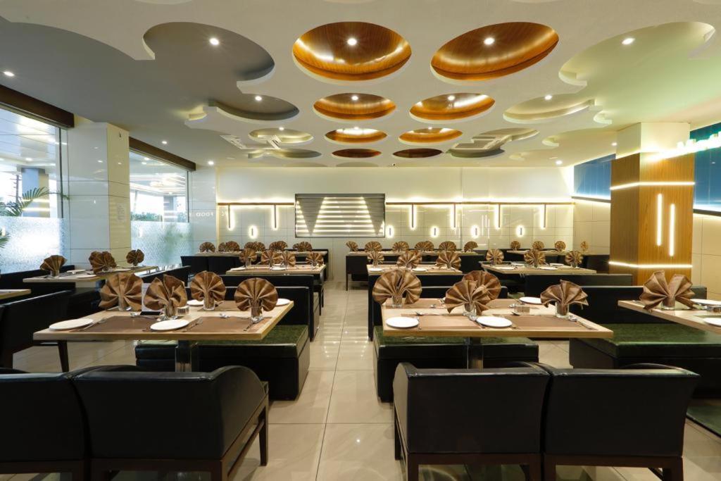 Hotel Decent Unjha Buitenkant foto