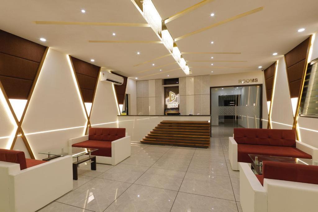 Hotel Decent Unjha Buitenkant foto