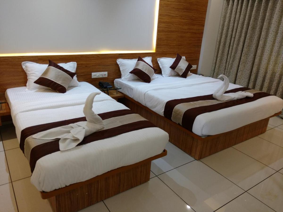 Hotel Decent Unjha Buitenkant foto