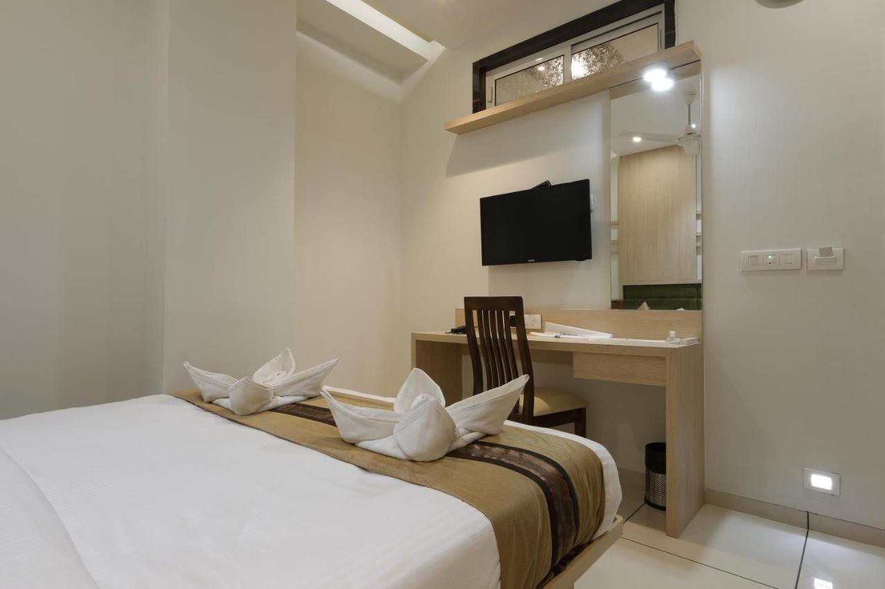 Hotel Decent Unjha Buitenkant foto