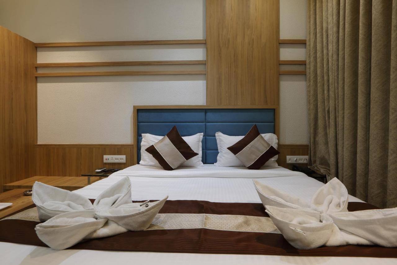 Hotel Decent Unjha Buitenkant foto