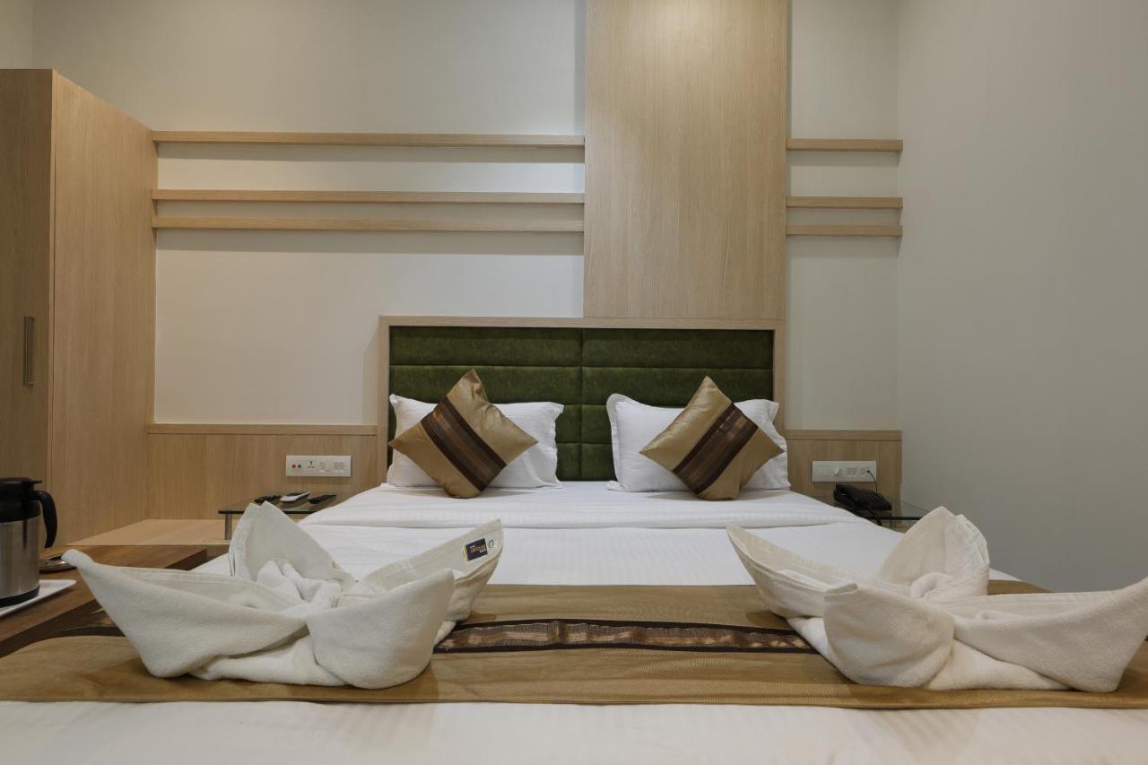 Hotel Decent Unjha Buitenkant foto