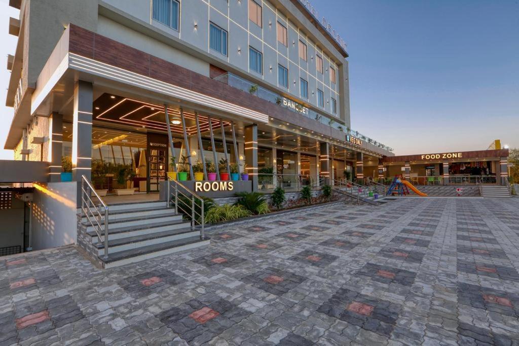 Hotel Decent Unjha Buitenkant foto